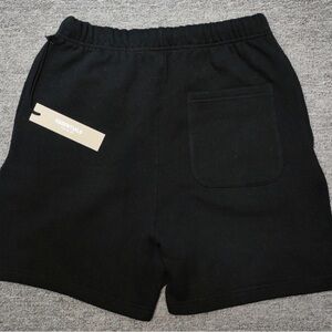 Essentials Black Man shorts